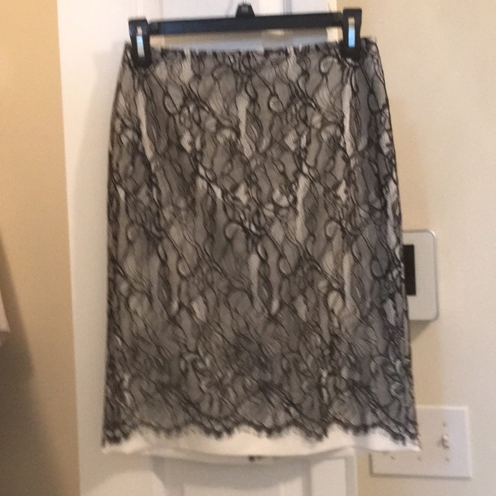 Ann Taylor white skirt w/ black lace size 2